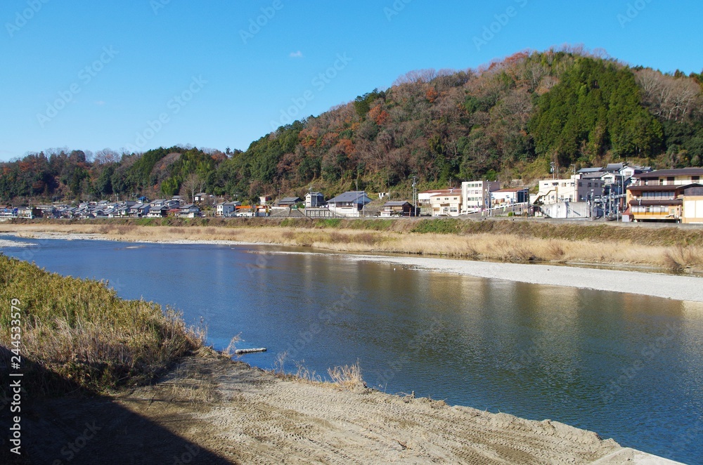 Fototapeta premium 吉野川と田舎町