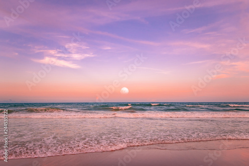 Fototapeta Naklejka Na Ścianę i Meble -  Moon and sea