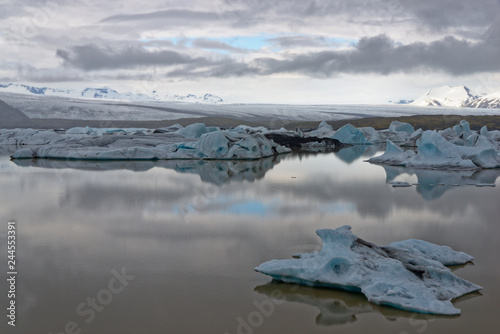 Eisberge auf dem Gletschersee Fjällsell, Island