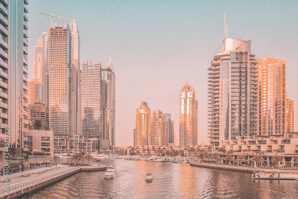 Obraz premium Dubai Marina at sunset.
