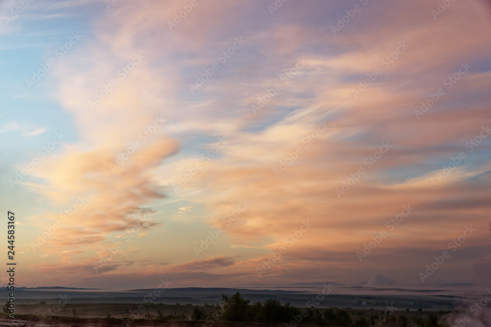 Naklejka premium Sonnenaufgang beim grossen Geysir, Island