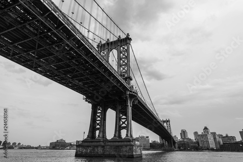 Manhattan Bridge NYC © Life in Pixels