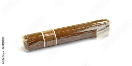 Fotografi hand rolled cigar in cellophane isolated on white