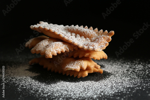 Chiacchiere: dolci tipici italiani di carnevale ricoperte di zucchero a velo photo
