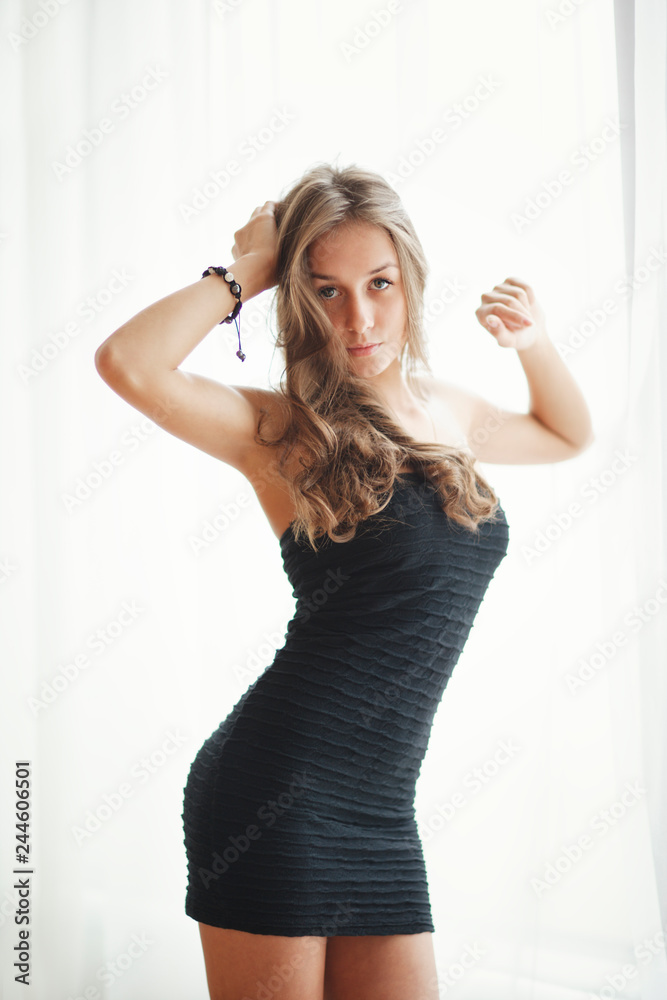 Fototapeta premium Beautiful young girl posing in home photo studio