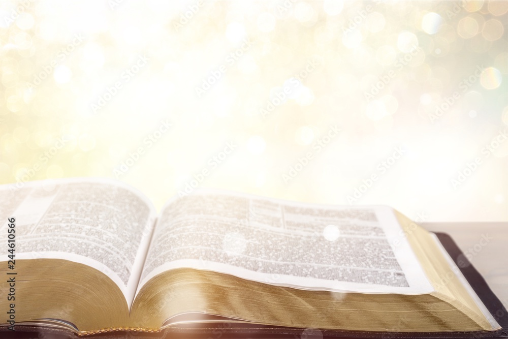 Obraz premium Man reading old heavy book on background