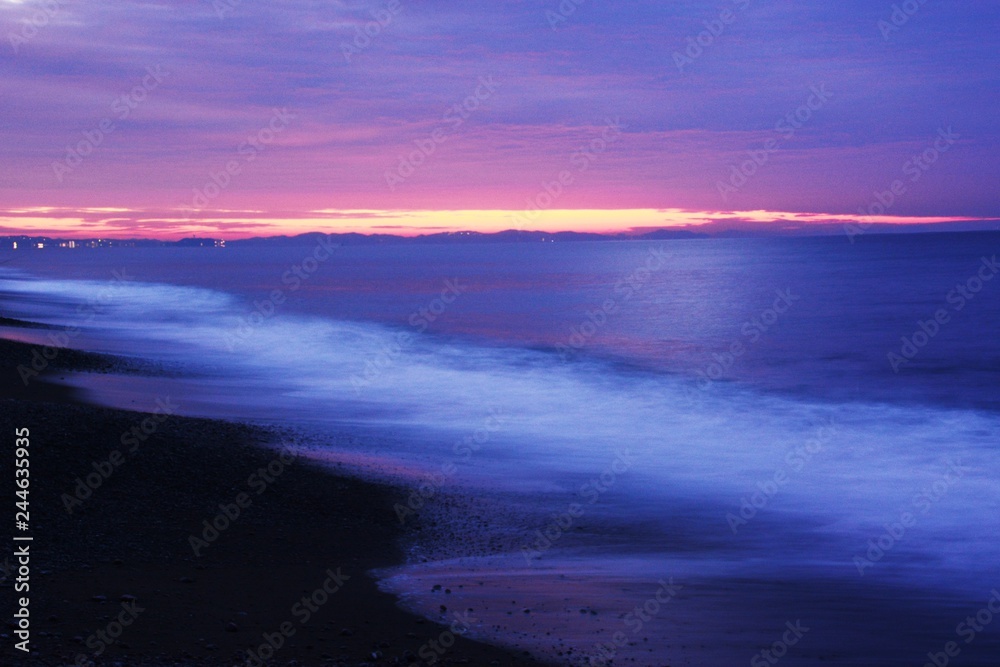 Fototapeta premium Sight of the winter beach at sunrise