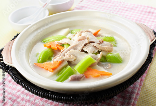 Delicious Chinese cuisine, Pork Belly Mustard Soup