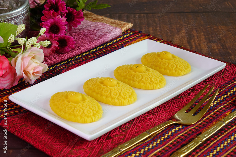 Thai dessert / Royal Thai cuisine : Golden sweetmeat (Kha nom Thong Ek ...