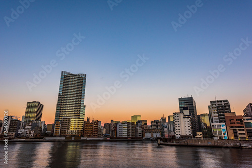 早朝の高層マンション群　The sky at daybreak in Tokyo, Japan © kurosuke