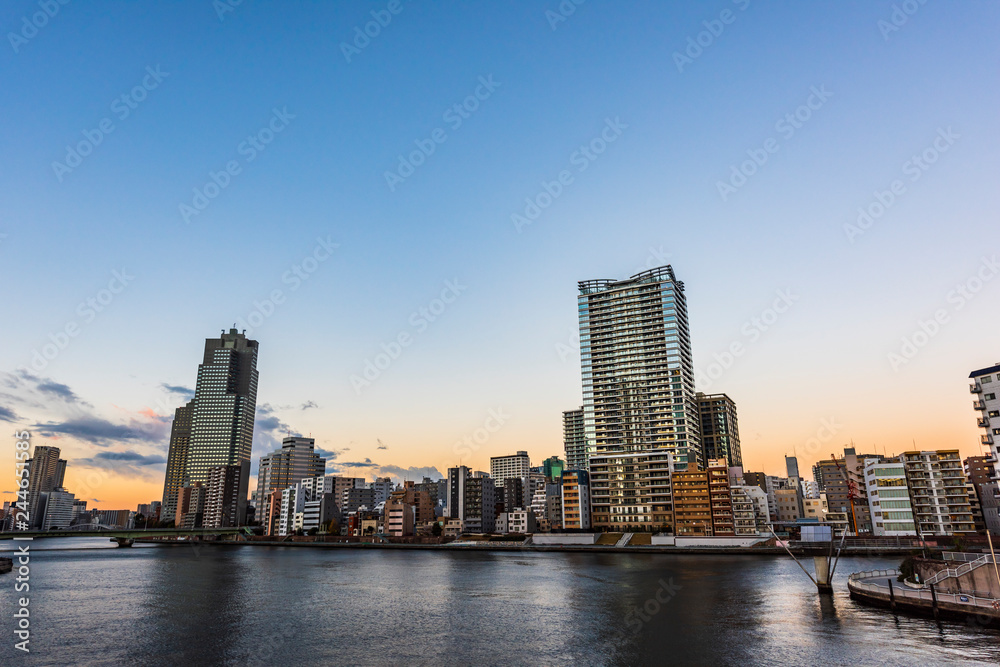 早朝の高層マンション群　The sky at daybreak in Tokyo, Japan