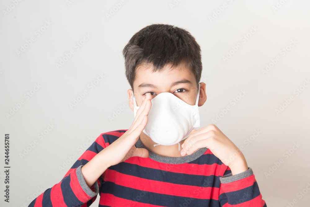 Little boy using Dust Respirator Folding Protection Mask PM2.5 Ear Head Hang Little boy using Dust Respirator Folding Protection Mask PM2.5 Ear Head Hang