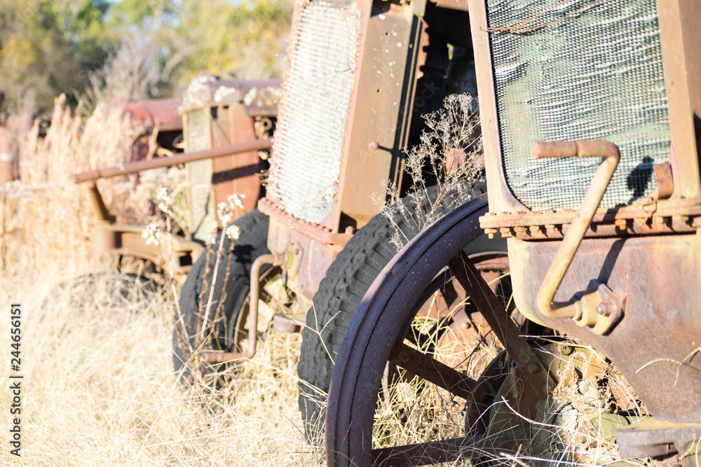 Obraz premium old farm tractor
