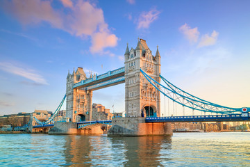 Fotobehang Tower Bridge Skyline Londen met Tower Bridge schemering  © f11photo