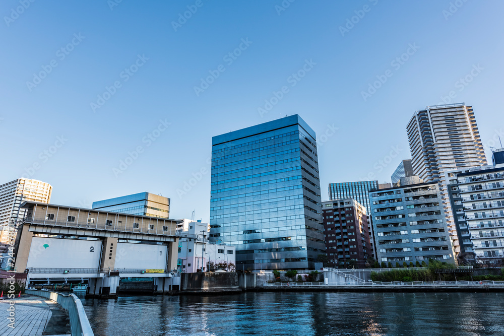 Obraz premium 早朝の高層マンション群 The sky at daybreak in Tokyo, Japan
