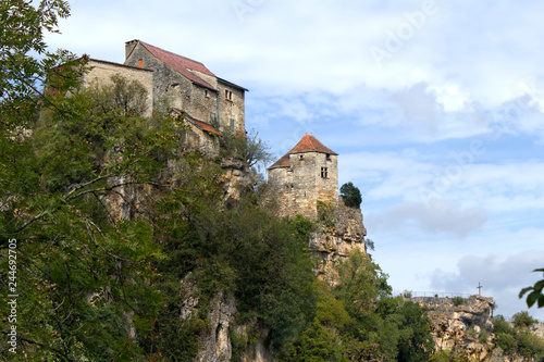 Rustic French buildings perched on the clifftops above the River Lot, Calvignac, The Lot, Midi-Pyrenees, France, Europe