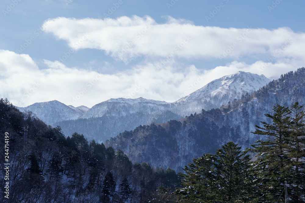 飛騨の険しい雪山