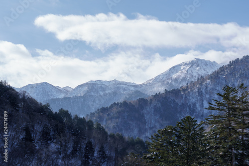飛騨の険しい雪山