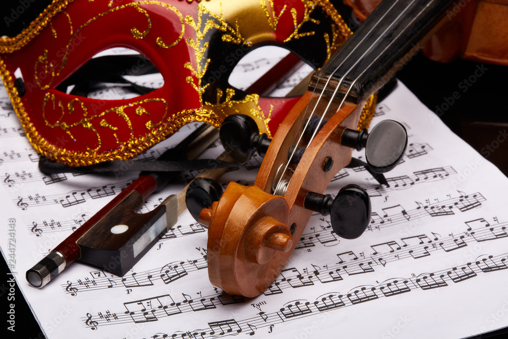 Naklejka premium Violin, theater mask and notes.