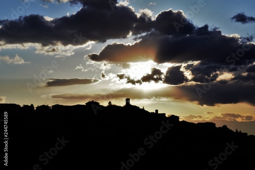 Tramonto su paese Italiano