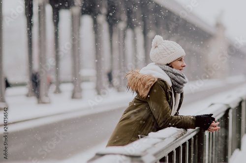 Photography Femme sous la neige à Paris