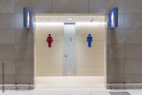 Obraz na plátne Walkway to the toilet In the department store or shopping mall