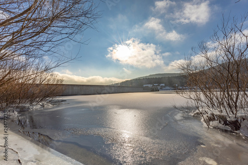 Zugefrorener See im gegenlicht © Mr.Stock