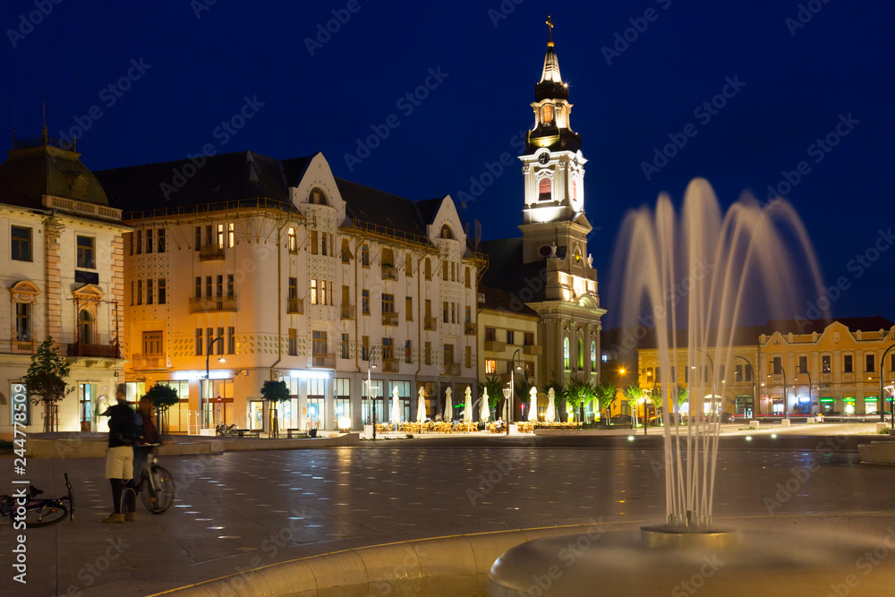 Night view of Union Square in Oradea