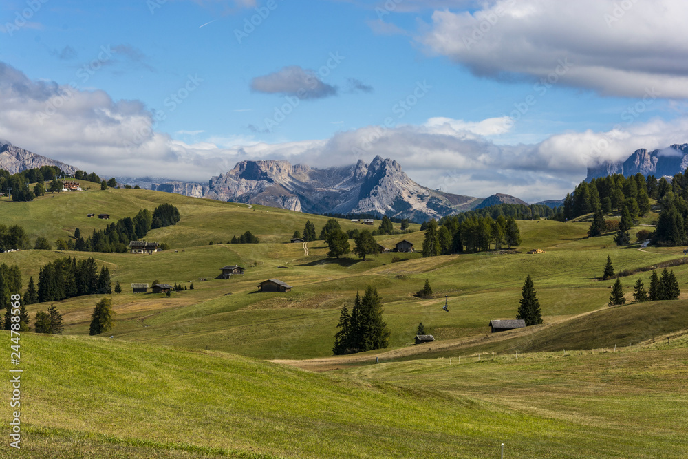 Die Seiser Alm ist die größte Hochalm Europas. Sie liegt in den Südtiroler Dolomiten in Italien 