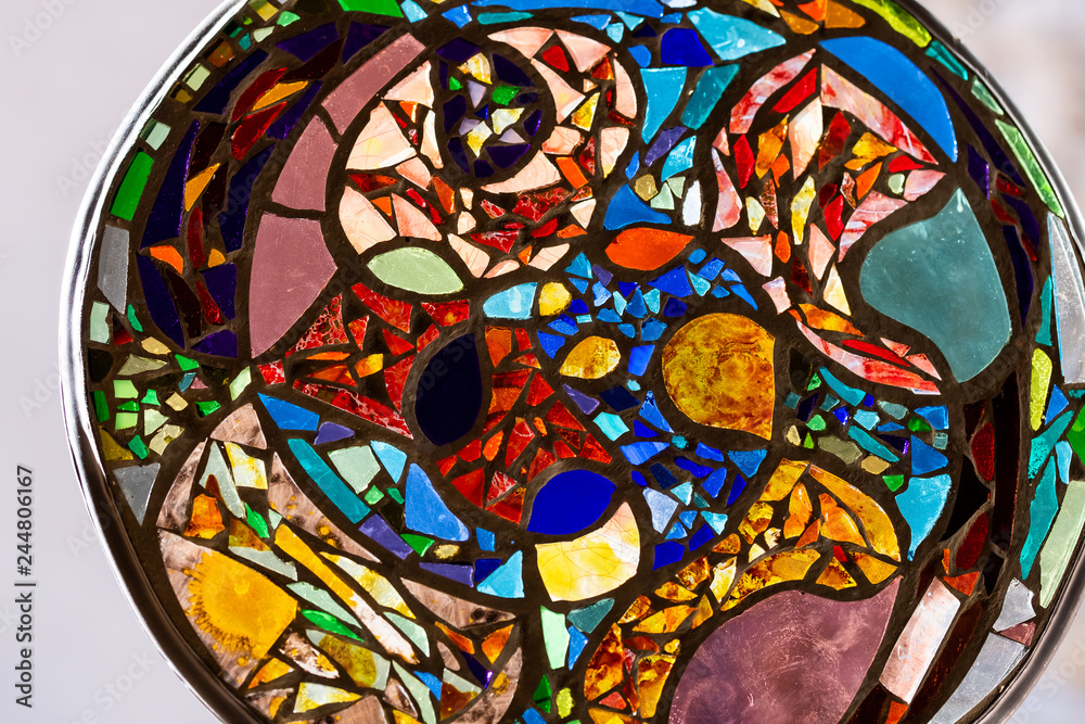 Objet d'art, vitrail coloré, travail du verre Objet d'art, vitrail coloré, travail du verre