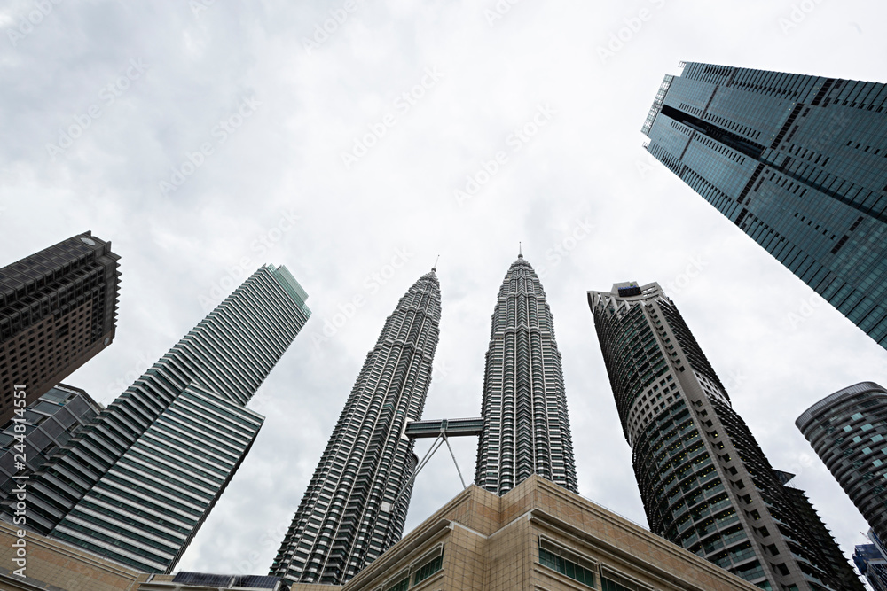 Naklejka premium Rascacielos y torres Petronas, Kuala Lumpur (Malasia).