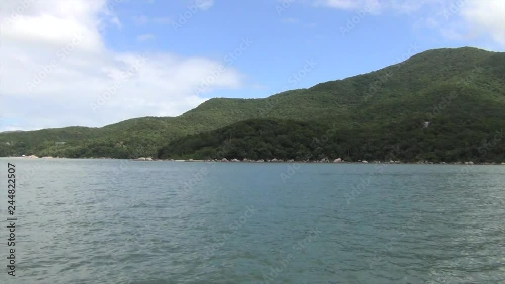 lago com montanha ao fundo lago com montanha ao fundo
