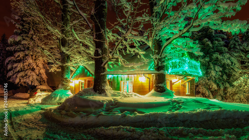 Chata w zimie © Ryszard