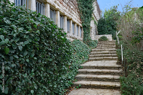 steps leading up to the entrance of an old stone university building