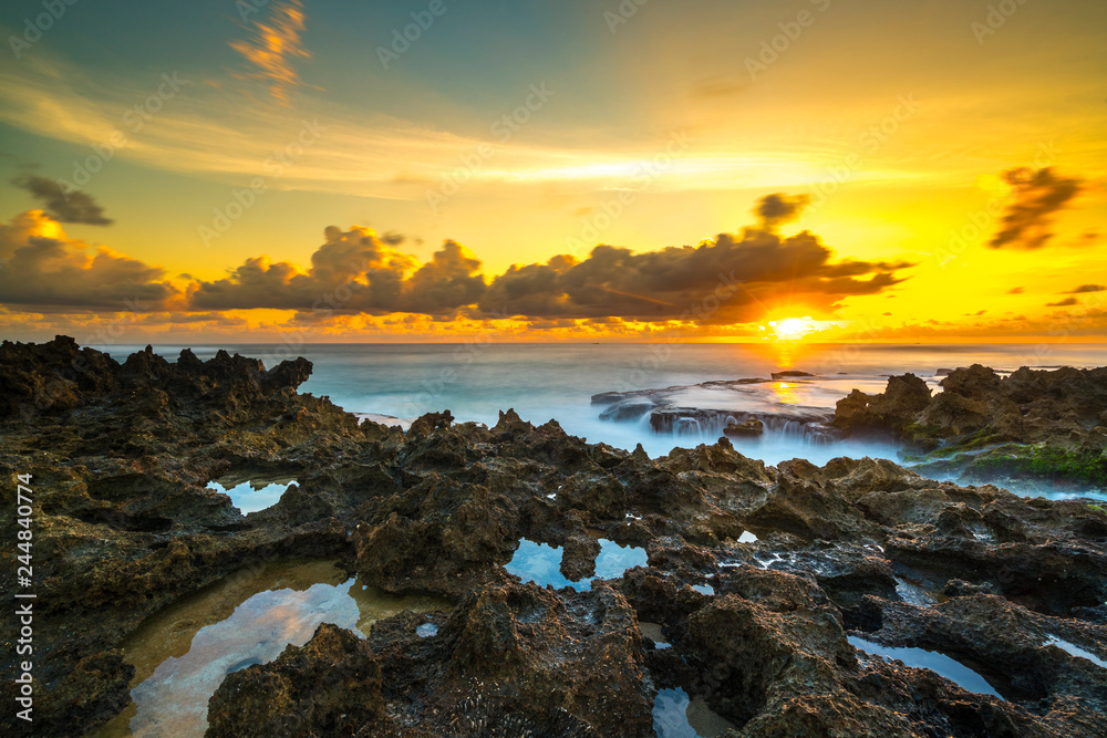 Obraz premium Rock with sunset background.