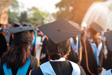 Graduates wear black hats, black hats.Graduates join the graduation ceremony at the university.