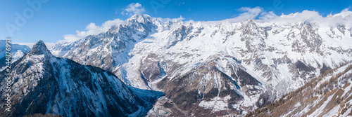 Vista aerea della catena del Monte Bianco in Valle d'Aosta