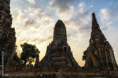 wat chaiwatthanaram prang