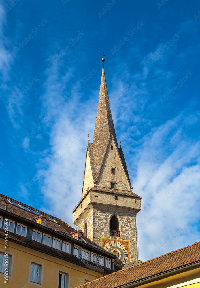 Turm der Ursulinenkirche in Bruneck, Südtirol 