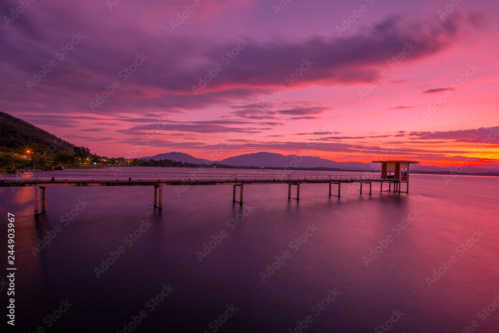 Background view Close-up of panoramic views (sea, bridge, twilight sky) is a natural beauty, the wallpaper of the morning sun. 