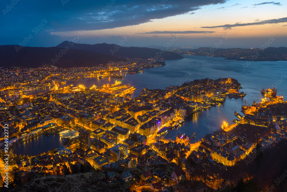 Fototapeta premium Bergen night view