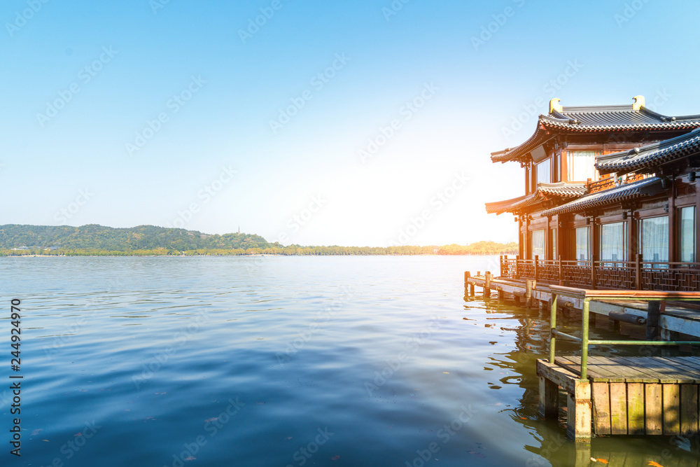 Obraz premium West Lake Hangzhou cruise ship