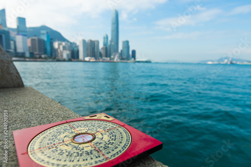 Tableau sur toile Feng Shui Master show FengShui Compass and turn direction to Force Energy, He we