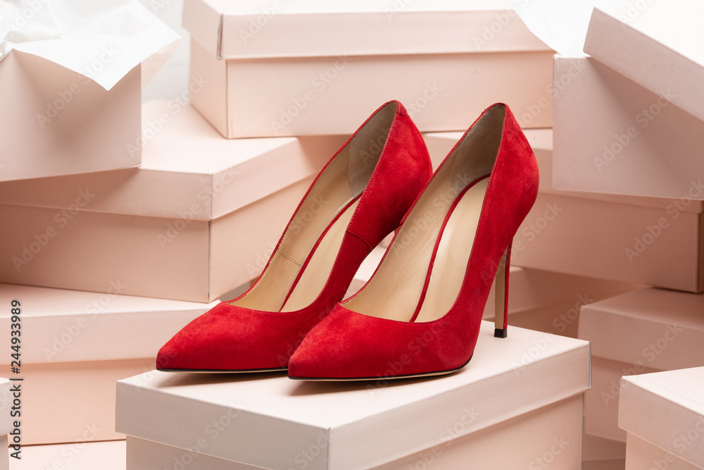 New red leather high heel shoes on the box - obrazy, fototapety, plakaty 
