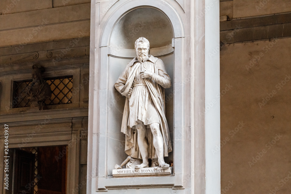  Statue of Michelangelo Buonarroti