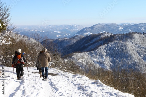camminata in montagna neve