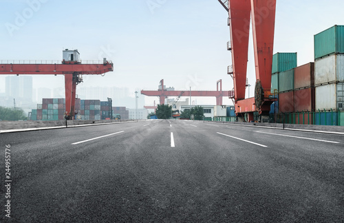 Obraz na płótnie Expressway and container terminal w salonie