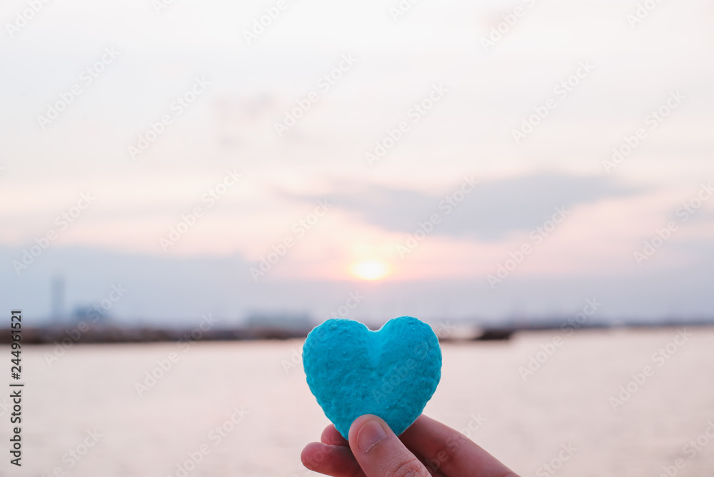 Fototapeta premium Hand holds the heart.the concept of love, Valentines day, symbol and romantic.