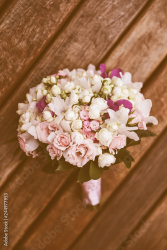 photo of a vintage and rustic style bridal bouquet, wedding details for brides. © RHJ