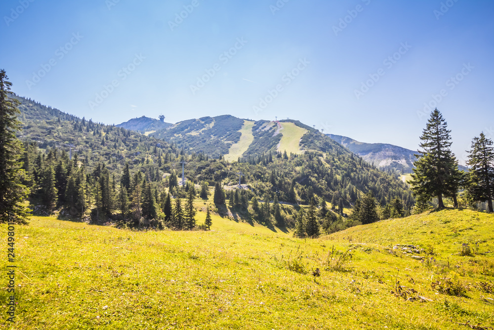 Das Hochkar ist mit einer Höhe von 1808 m ü. A. der höchste Gipfel der an der niederösterreichisch-steirischen Grenze befindlichen Göstlinger Alpen.